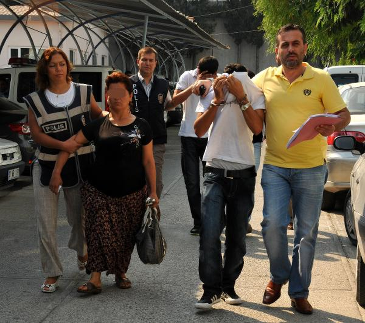 Fuhuşa Zorlandığı İddia Edilen Kızın Yaşı 17 Çıktı, Dava Düştü