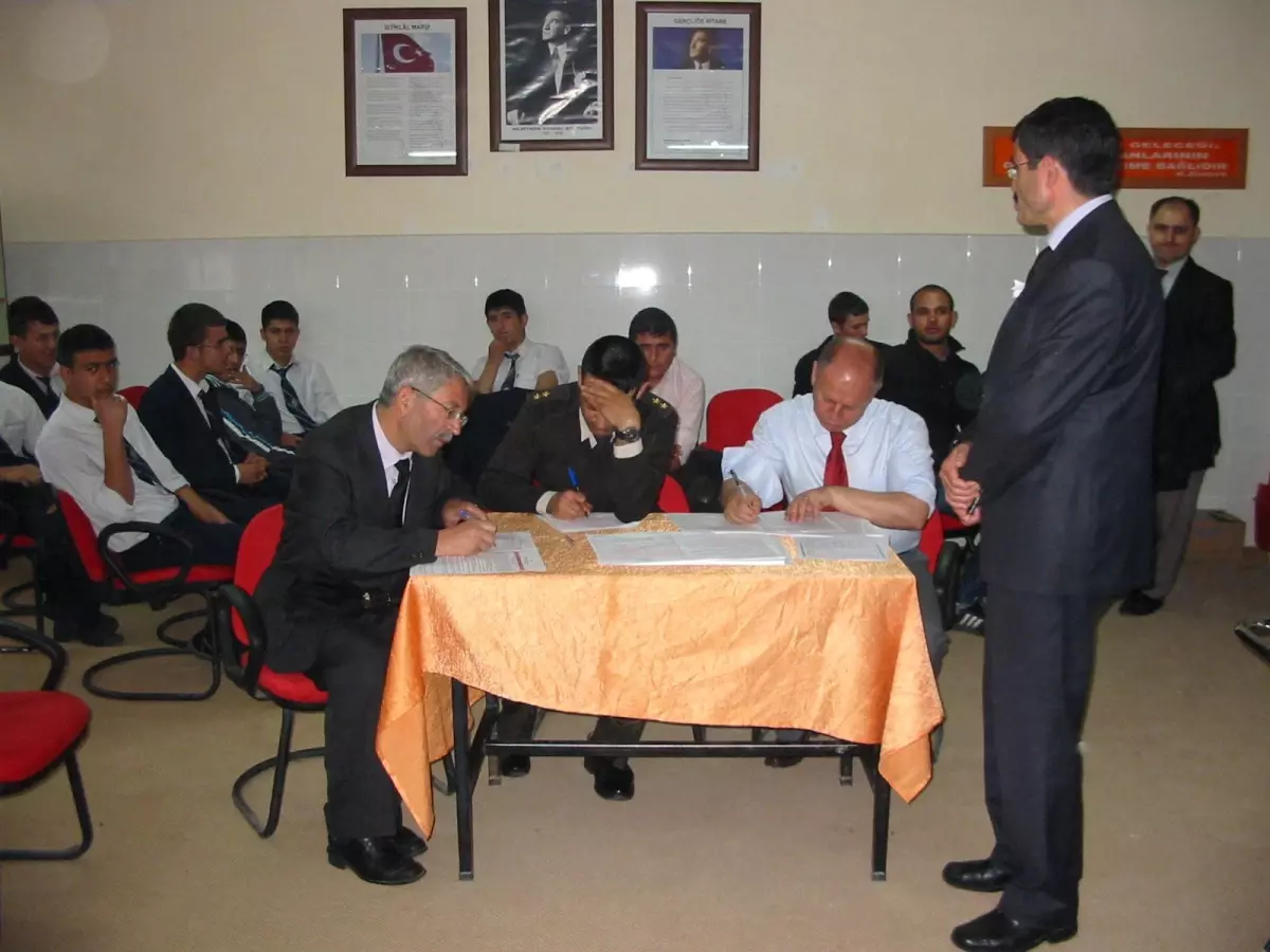 Gediz Kaymakamı Çorumluoğlu Kan Bağışı Yaparak Vatandaşa Örnek Oldu