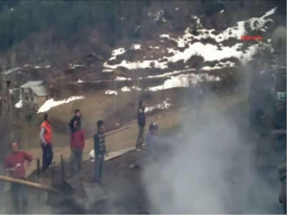 Gümüşhane\'de 3 Ev, 4 Ahır Yandı, 9 Hayvan Telef Oldu