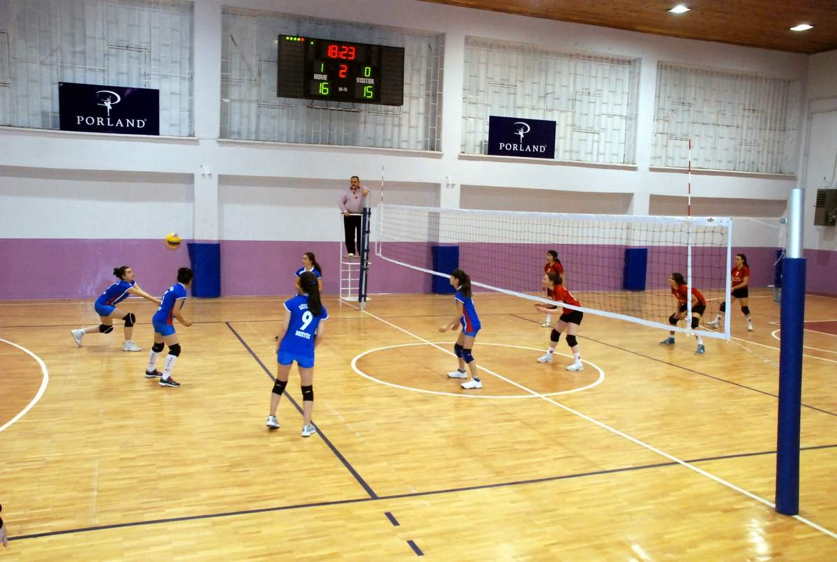 Güneşspor Yıldız Kızlar Voleybol Takımı Yalova\'ya Gidiyor