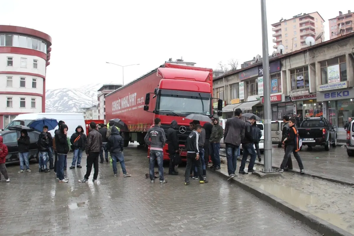 Hakkari\'de Trafik Kazası