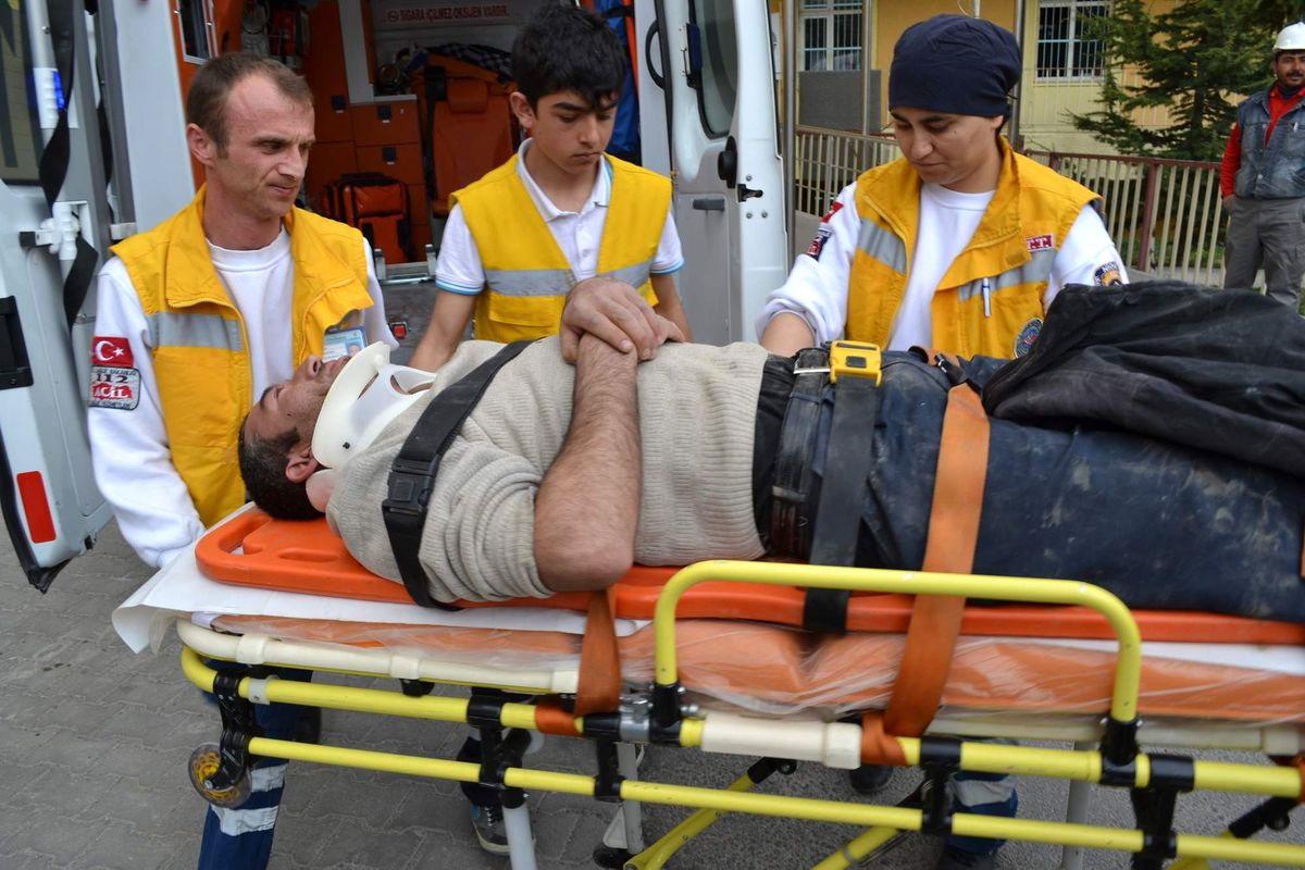 İnşaattan Düşen İşçi Yaralandı