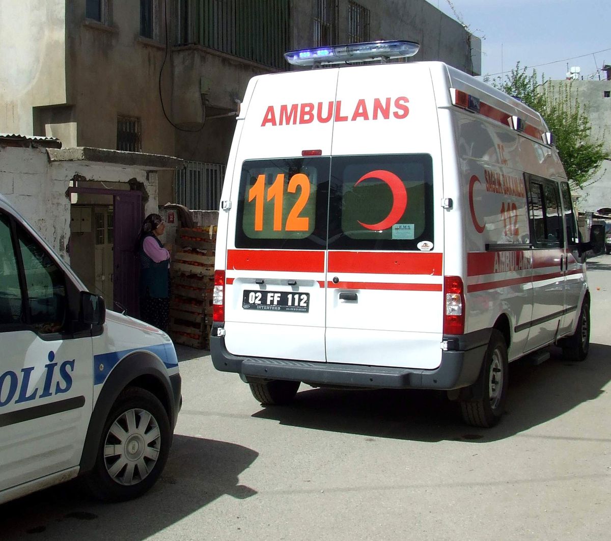 İntihara Teşebbüs Eden Genç Kız Hastaneye Kaldırıldı
