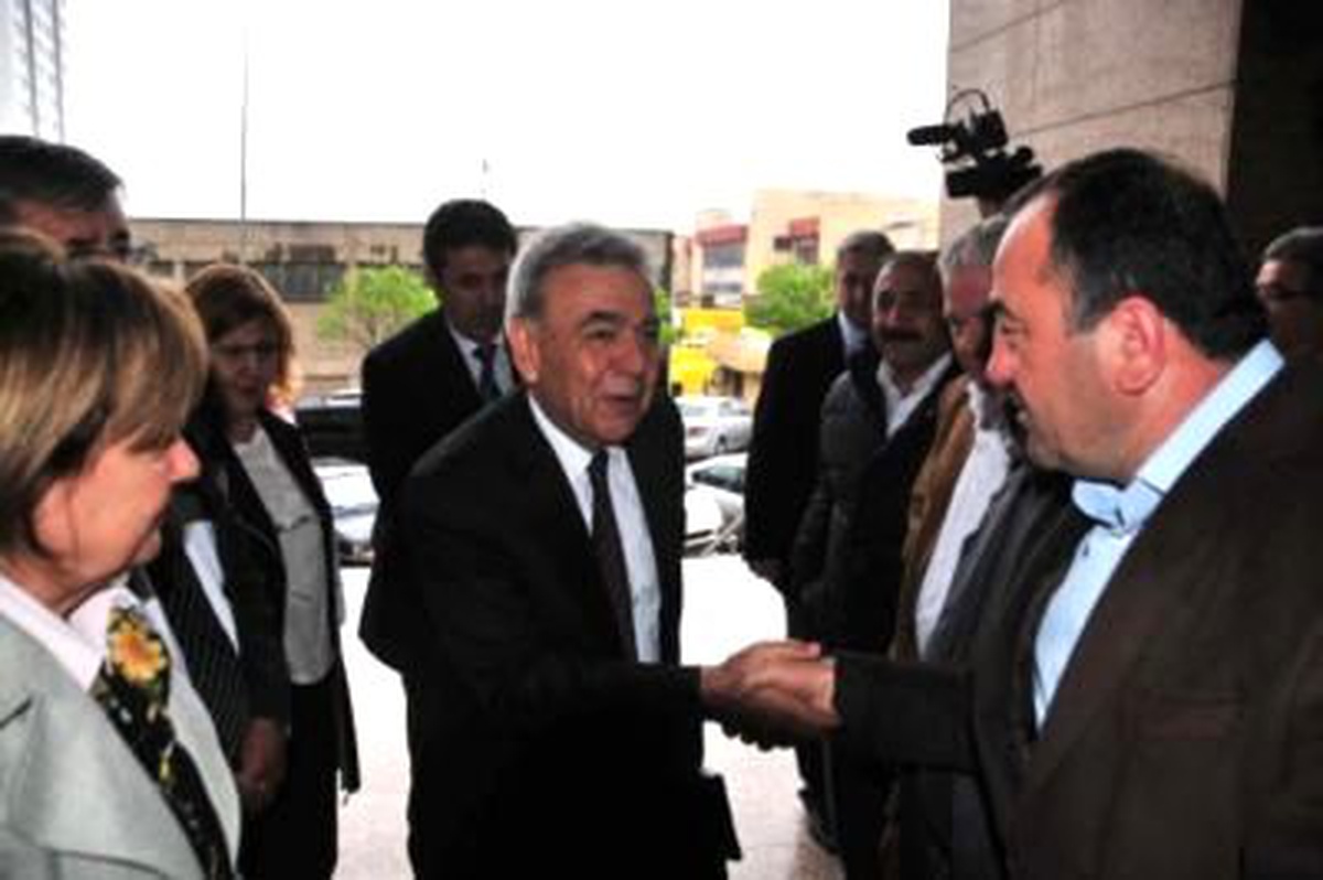 İzmir Büyükşehir Belediyesi\'ndeki Yolsuzluk İddiası Davası