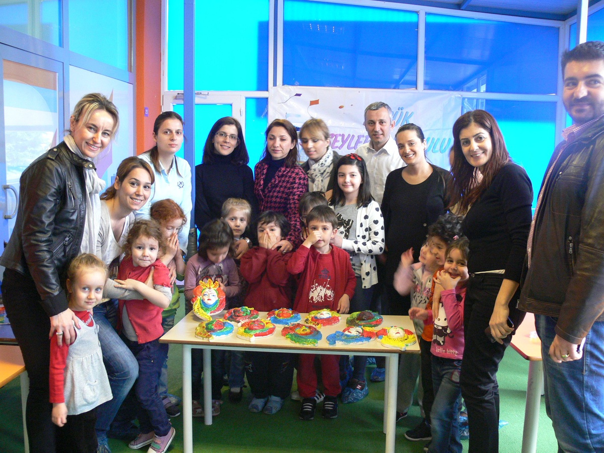Küçük Şeyler Aileleriyle Sanat Yaptı