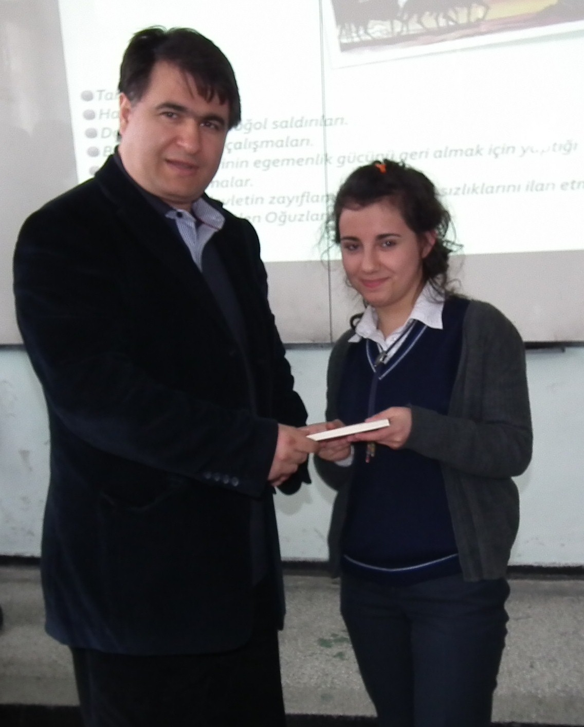 Kütahya'da Lise Öğrencilerine 'Namazla Diriliş' Kitabı