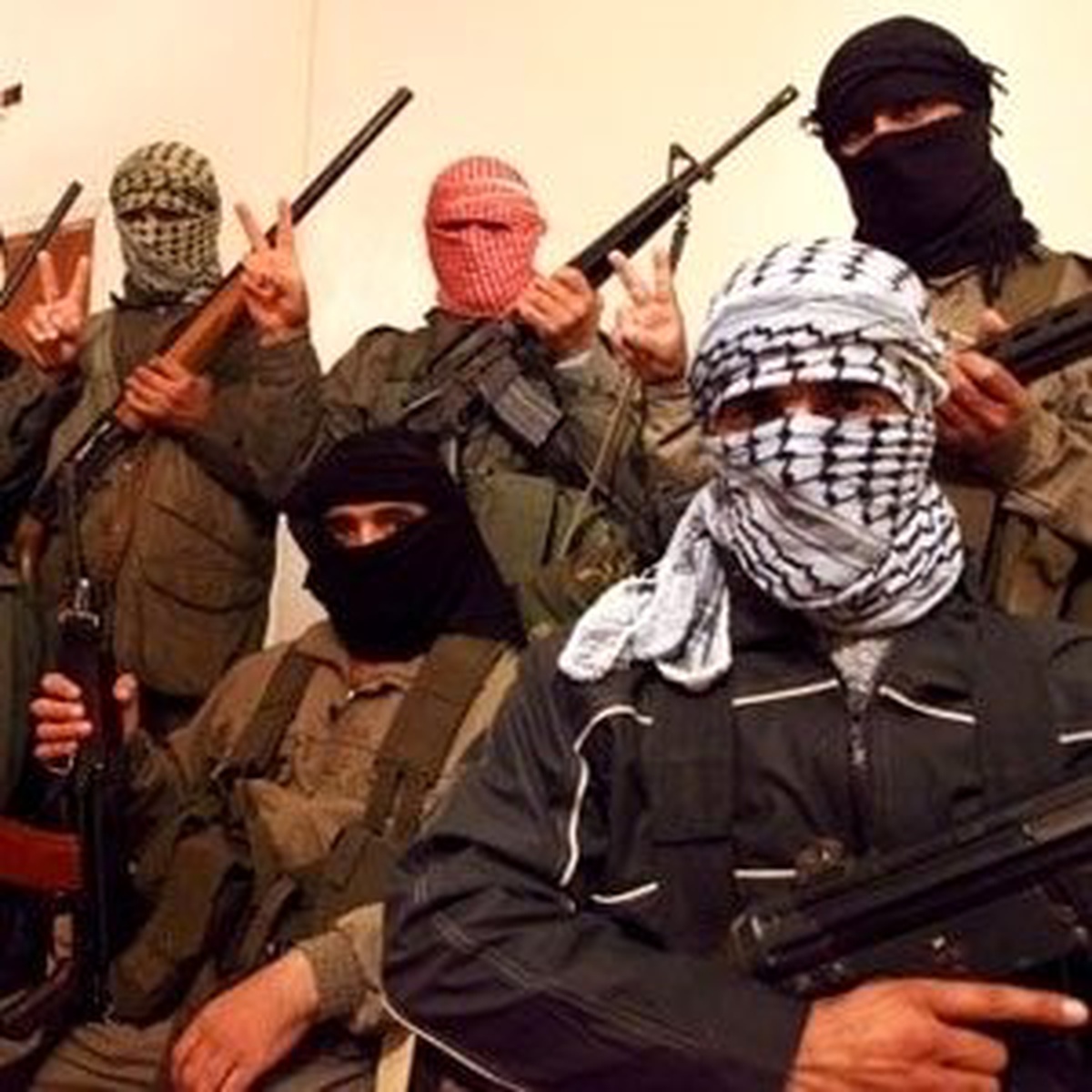 Lübnanlı İki Askerin Ordudan Kaçarak Özgür Suriye Ordusu\'na Katıldığı İddia Edildi