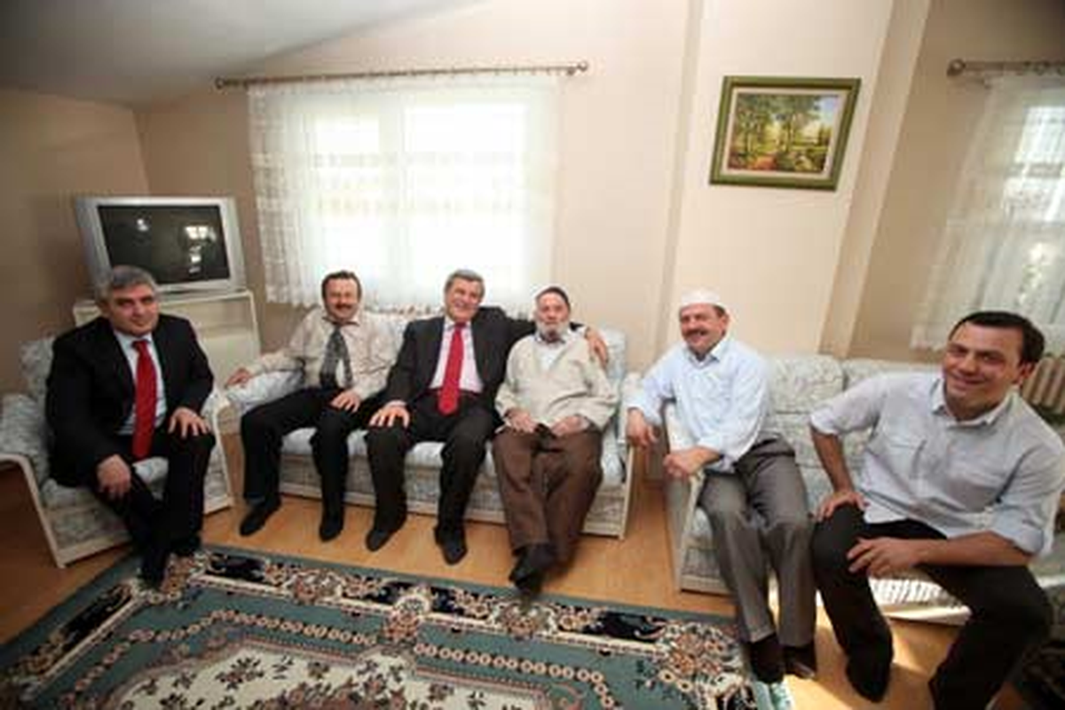 Mustafa Dedeyi Mutlu Eden Ziyaret
