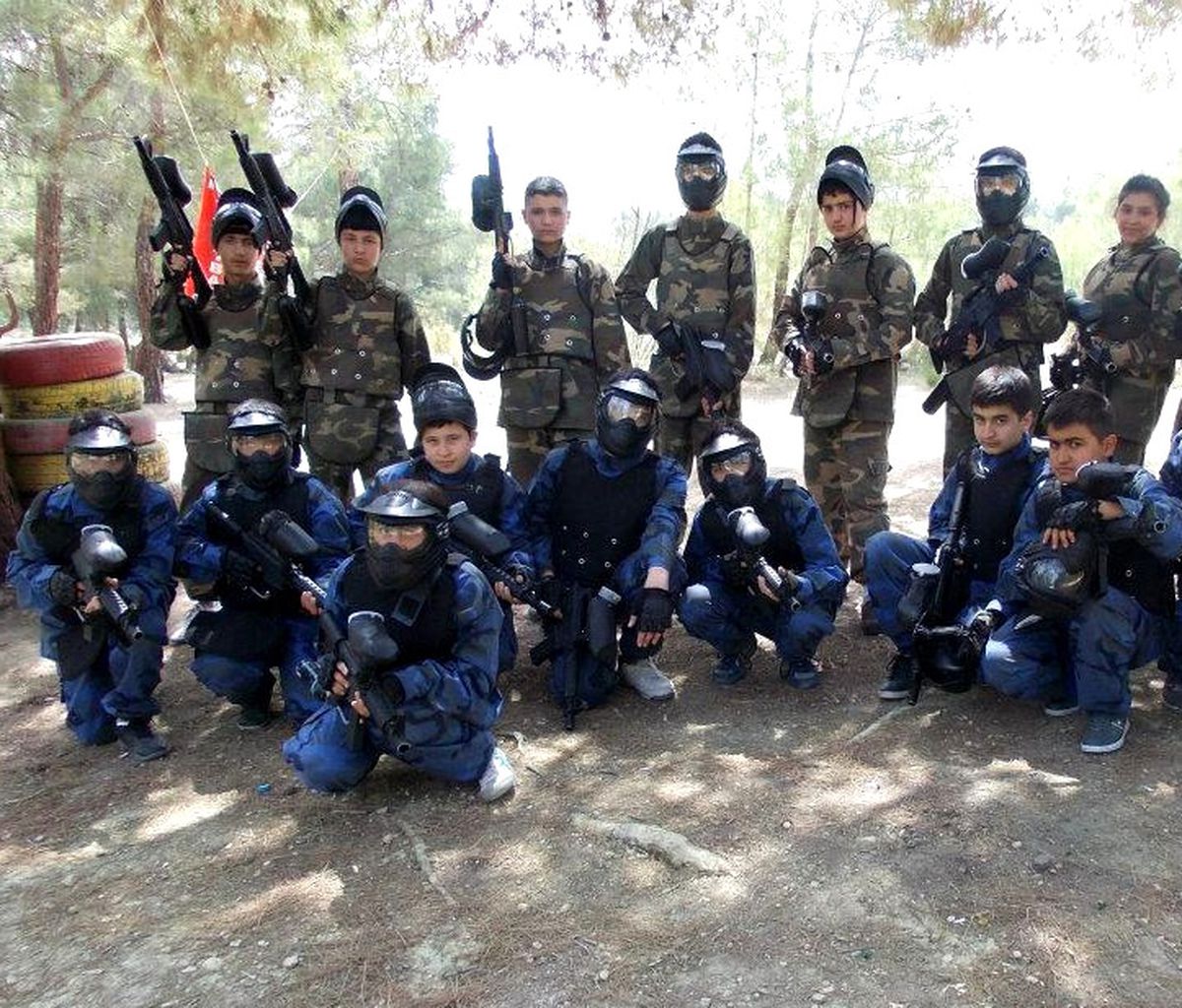 Öğrenciler Paintball ile Strateji Belirleyip Stres Attı