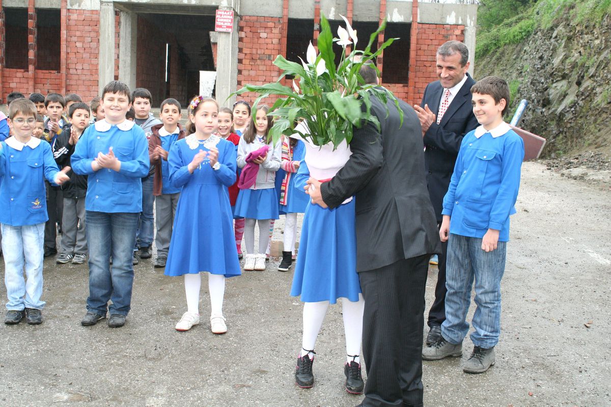 Öğrencilerden İş Adamına Teşekkür