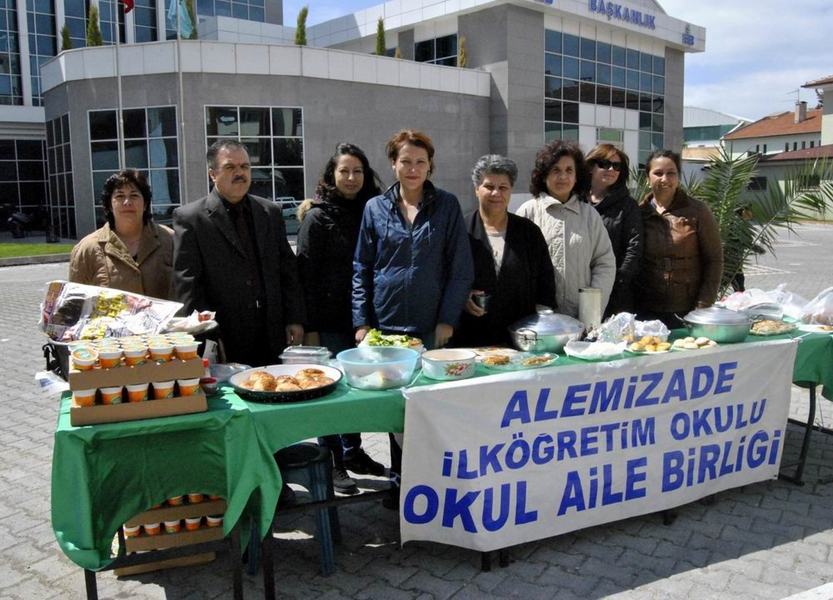 Okulun İhtiyaçları İçin Kermes Düzenlediler