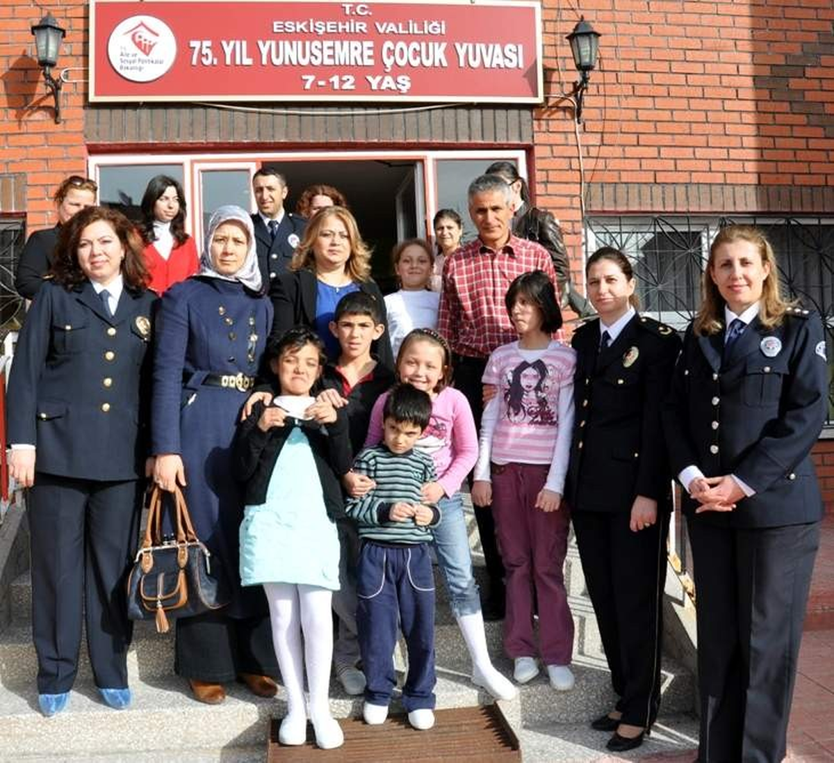 Polis Eşlerinden Anlamlı Ziyaret