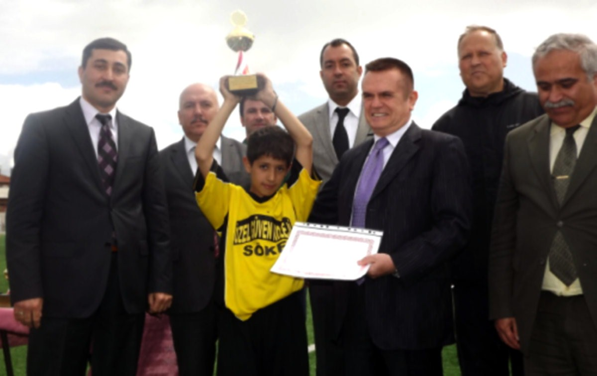 Söke'de Futbol Turnuvasının Şampiyonu Özel Havva Ayşe Güven Oldu