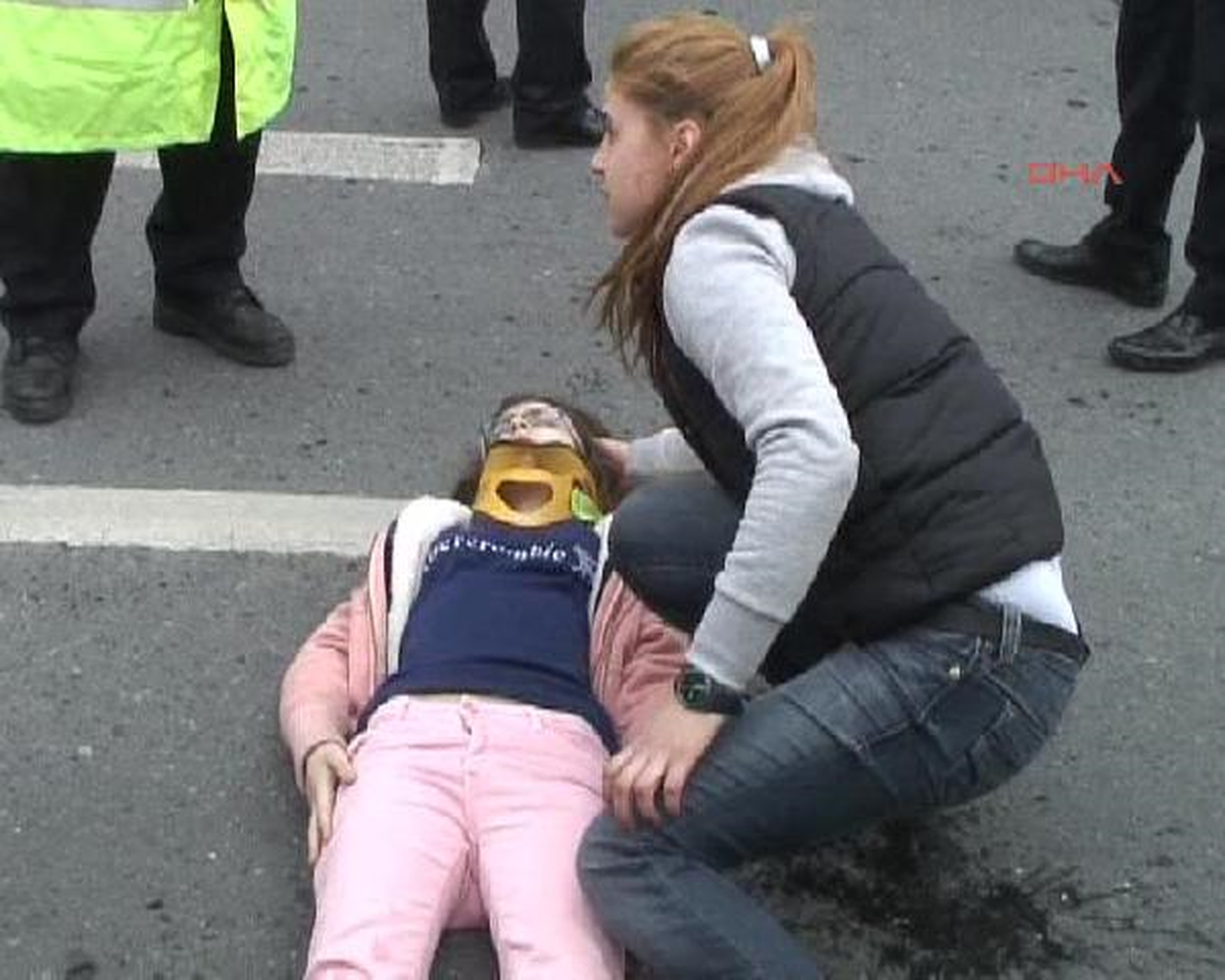 Taksi Genç Kıza Çarptı