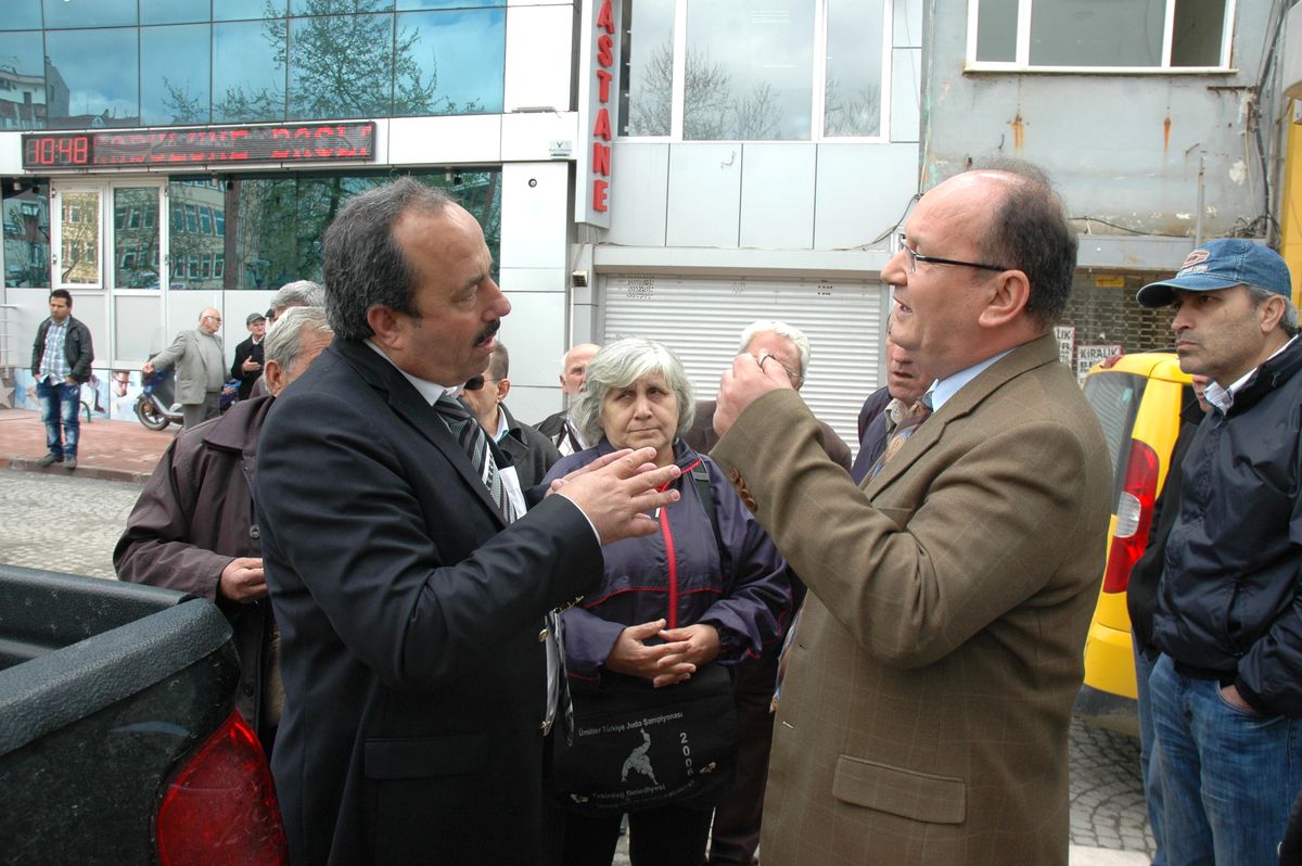 Taksiciler Duraklarını Yıktırmadı