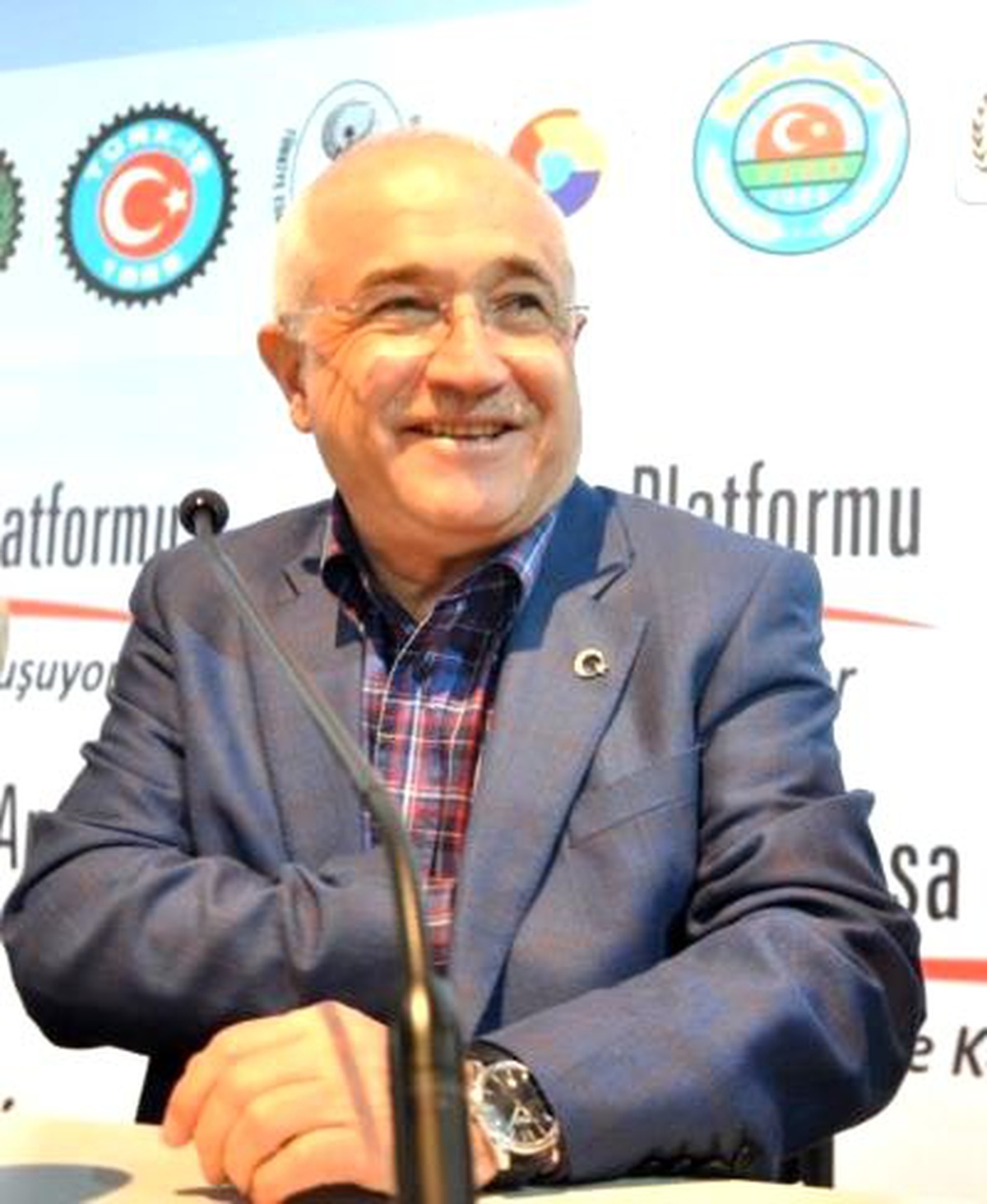 TBMM Başkanı Cemil Çiçek, Yeni Anayasa Taslağının Ne Zaman Yazılmaya Başlanacağına İlişkin, "1...