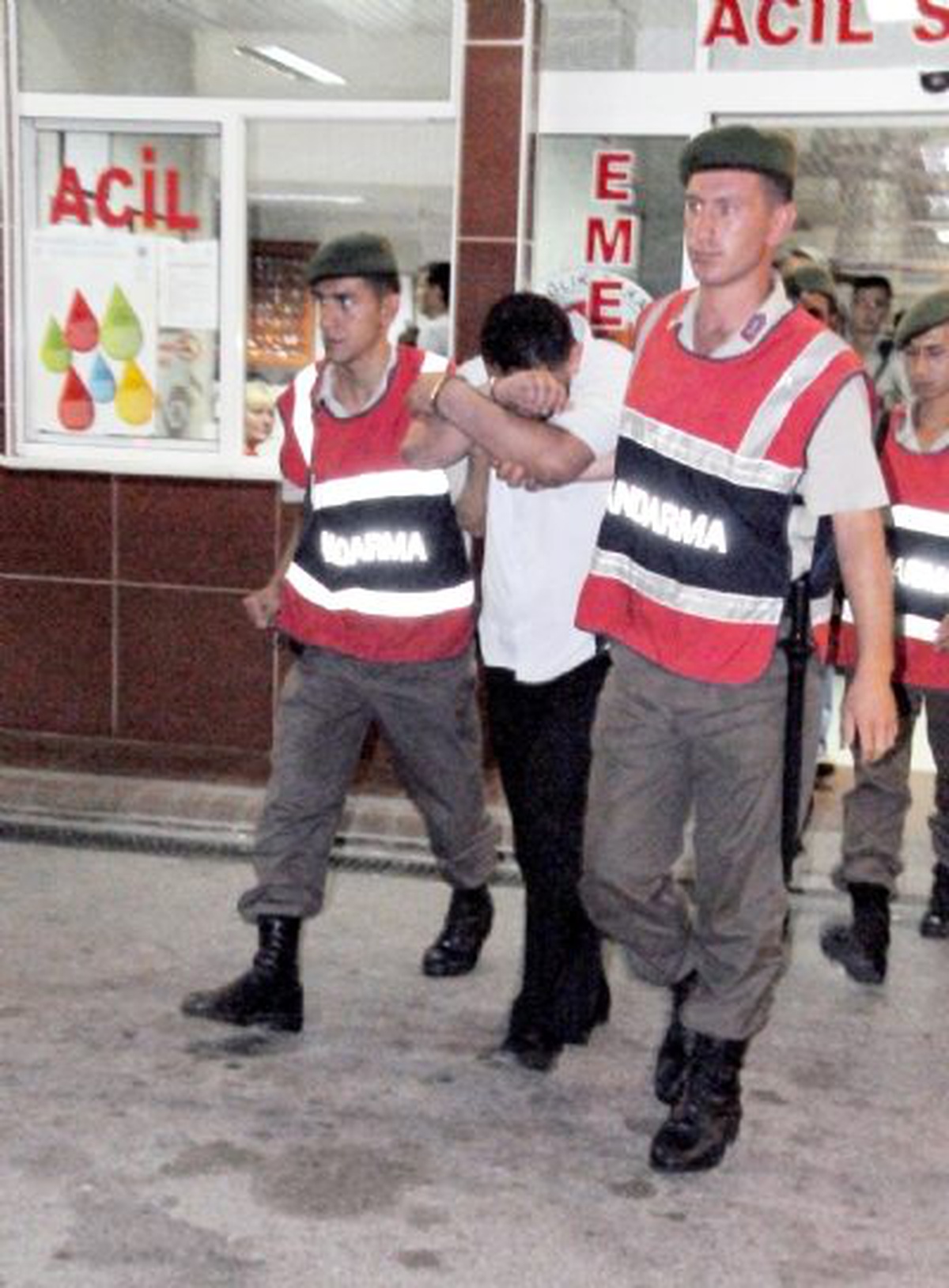Terörist Olduğunu Söyleyen 1 Kişi Teslim Oldu