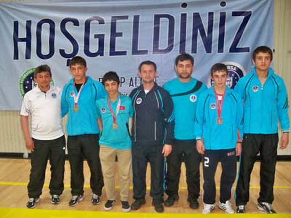 Yıldız Güreşçilerden, Üç Türkiye Derecesi