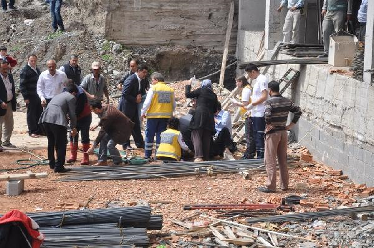 2 Metrelik Demir Çubuk İnşaat İşçisinin Ensesine Ok Gibi Saplandı