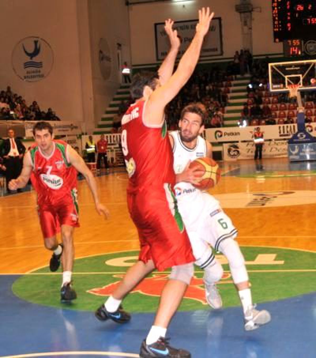 Aliağa Petkim-Pınar Karşıyaka: 94-98
