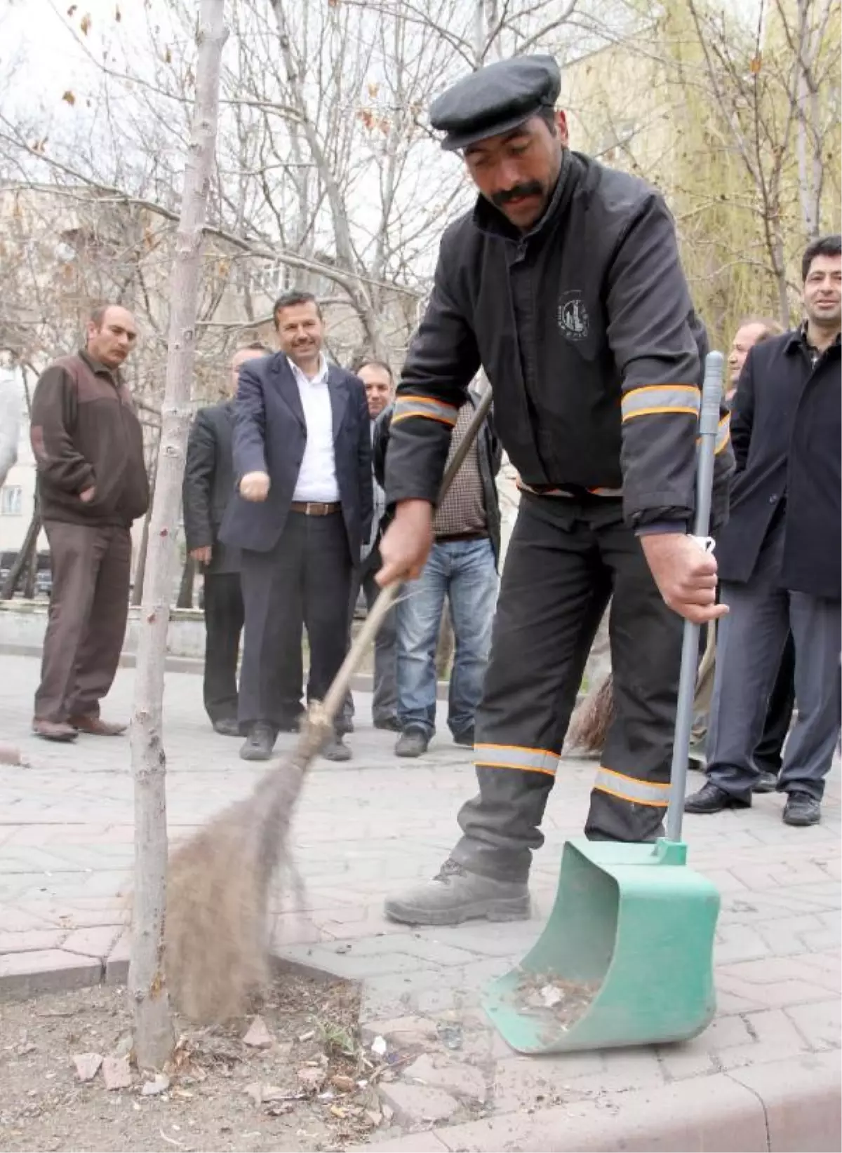 \'Çöpçüler Kralı\' Filminin Müziğiyle Temizlik Yaptılar