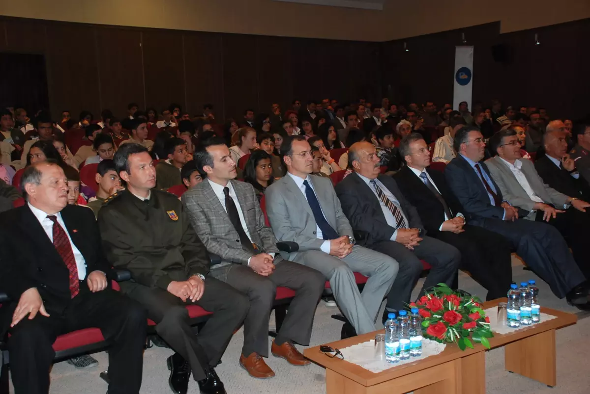 Didim\'de "Çocuğa Yönelik Şiddet ve Çocuk İstismarı" Konferansı