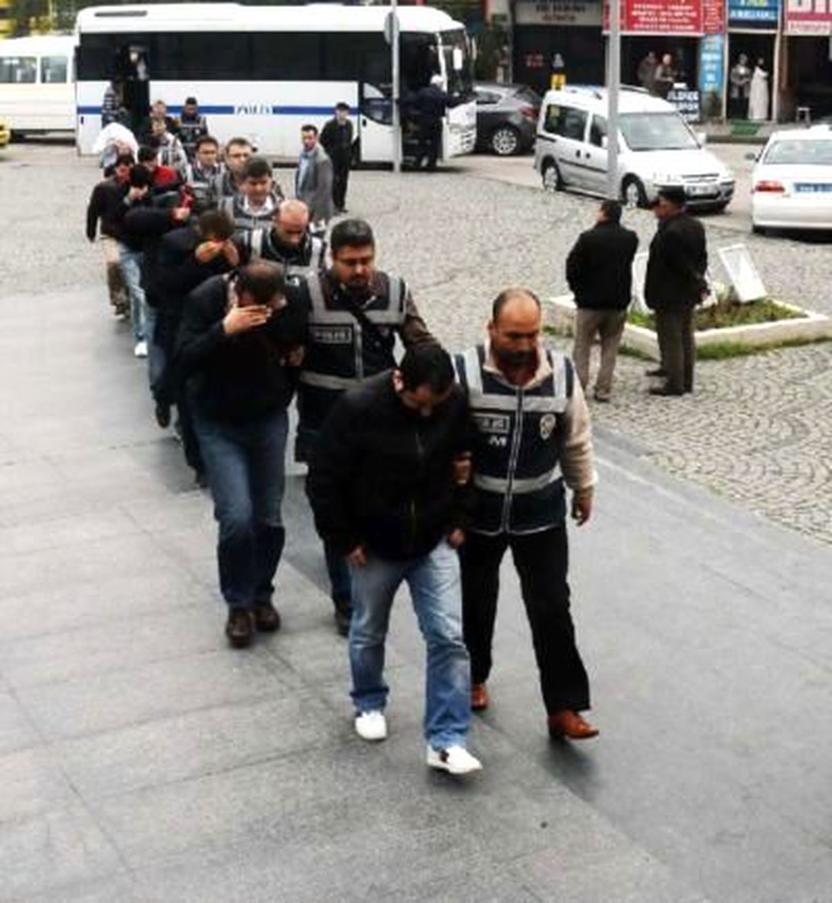 \'Diyaliz\' Operasyonu Şüphelileri Adliyeye Sevk Edildi (2)