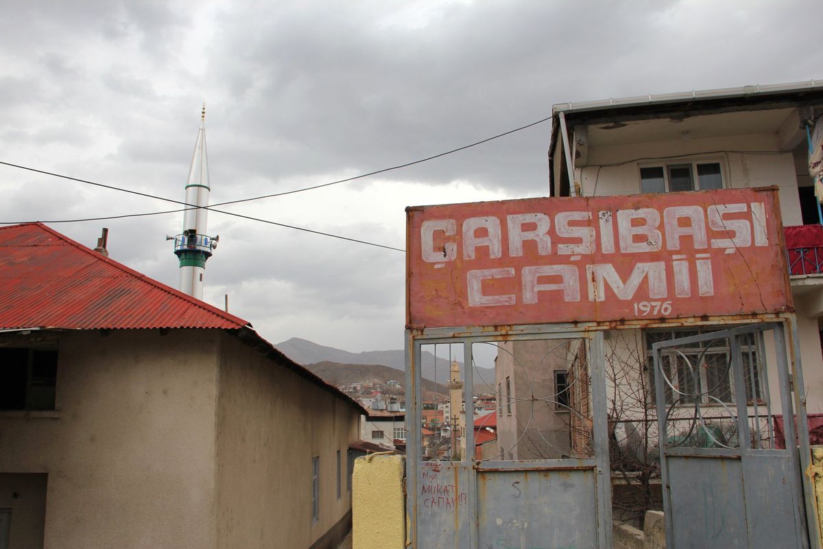 Eski Camiye Yeni Minare