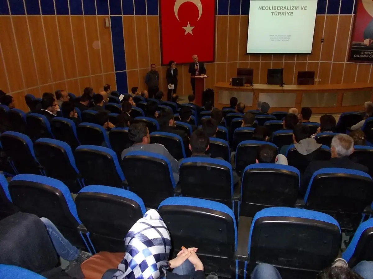 Hakkari\'de \'Küresel Bakış\' Konulu Konferans