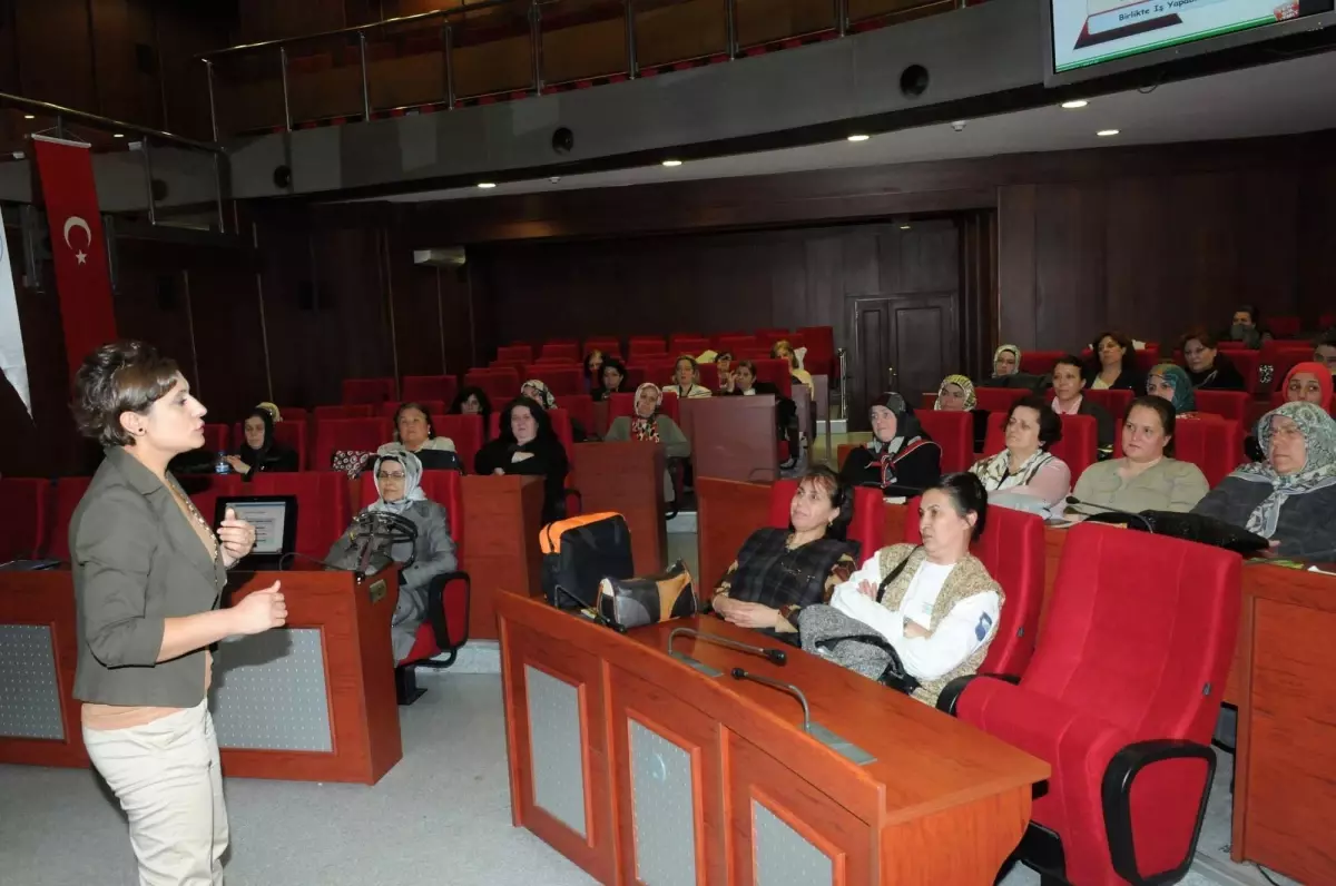 İzmit Belediyesi\'nden Kadınlara Aile İçi Eğitim Semineri