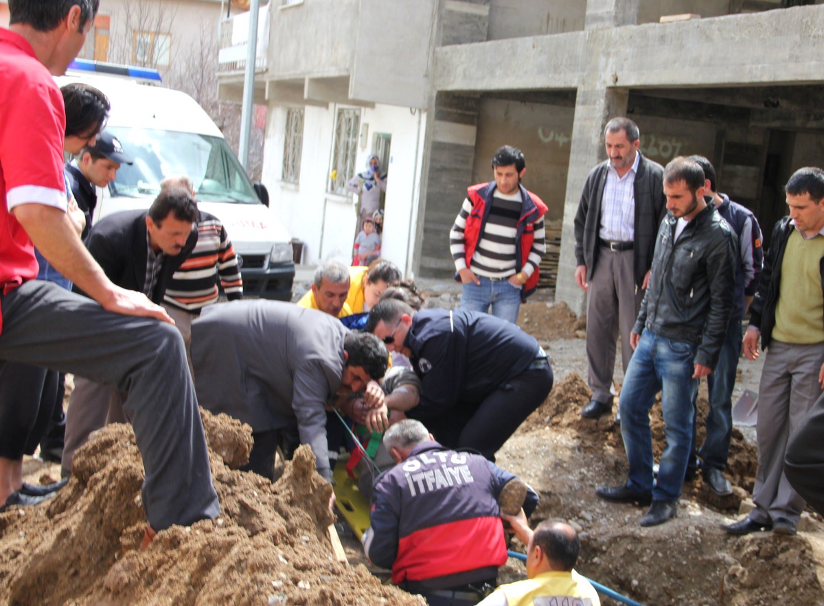 Kanalizasyon Kazısı Yapan İşçi Toprak Altında Kaldı