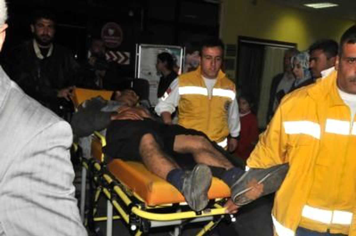 Kilis Sınırındaki Çatışmada Yaralanan 6 Suriyeli Türkiye\'ye Getirildi (3)