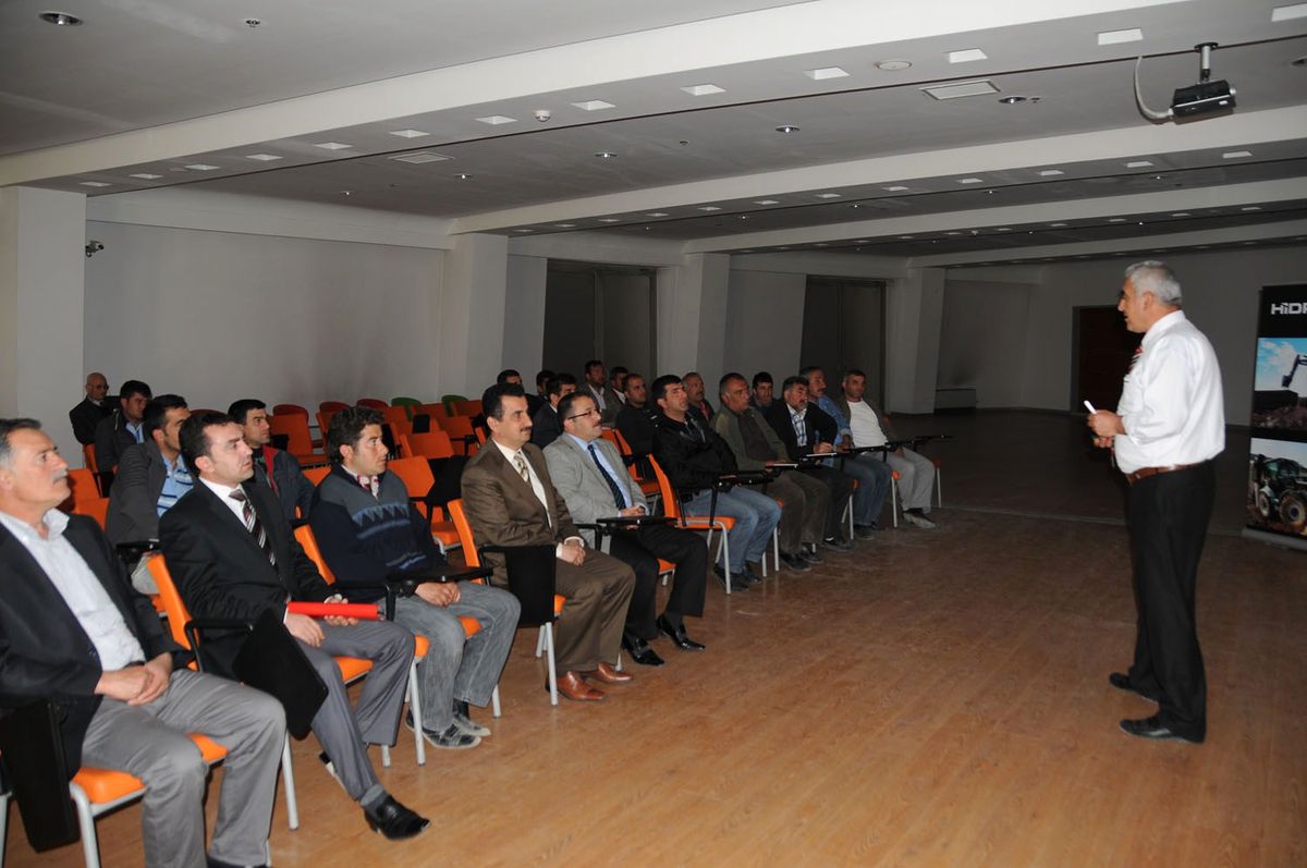 Malatya\'da İş Makinesi Operatörlerine Eğitim Semineri Düzenlendi