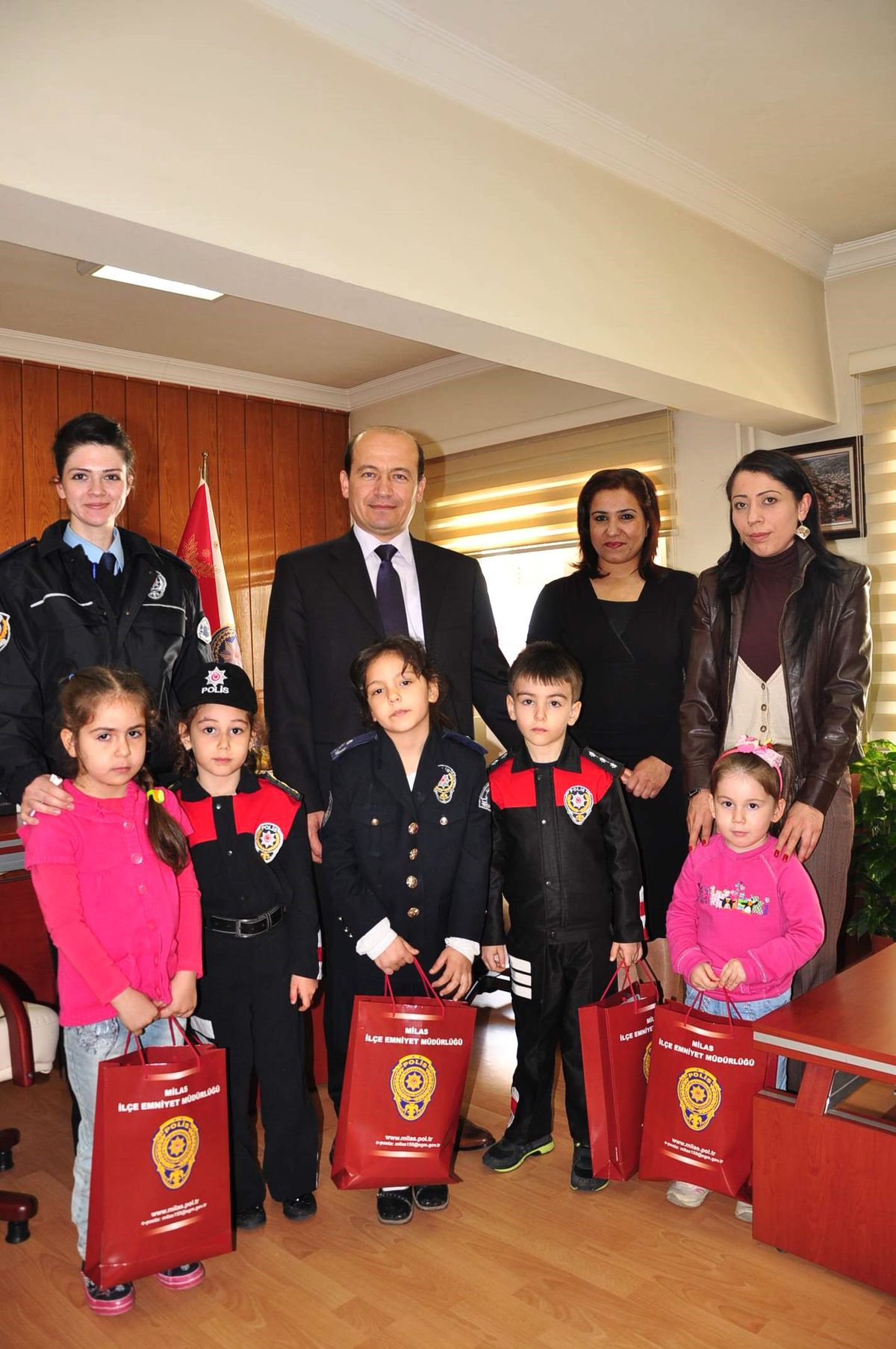 Miniklerden Polis Amcalarına Ziyaret