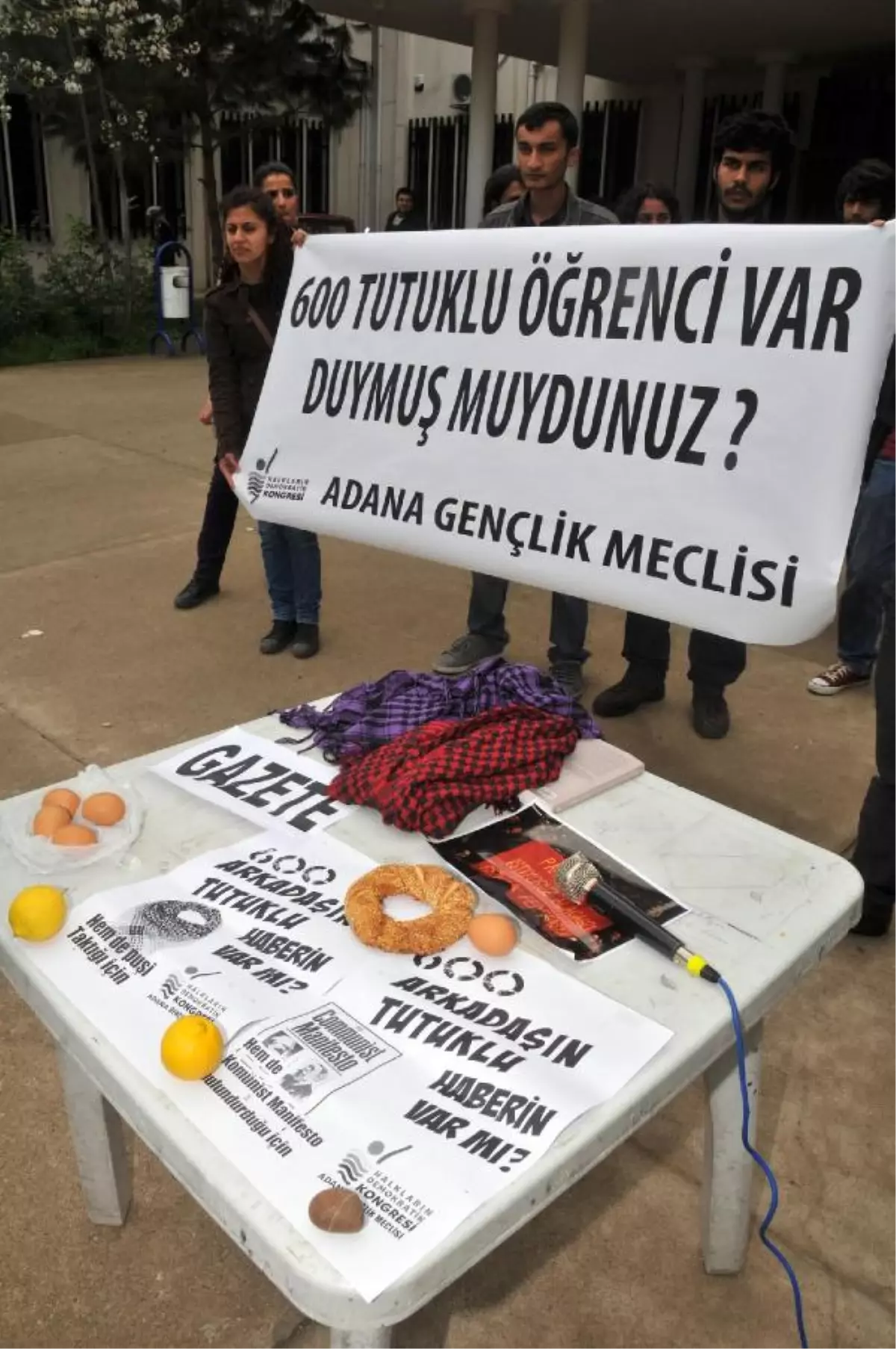 Üniversitelilerden Poşulu, Yumurtalı Basın Açıklaması