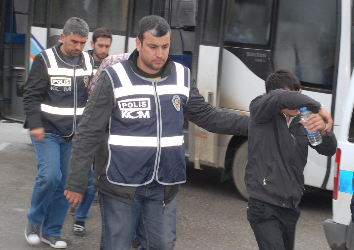 Uyuşturucu Operasyonu Zanlısı 11 Kişi Adliyeye Sevk Edildi