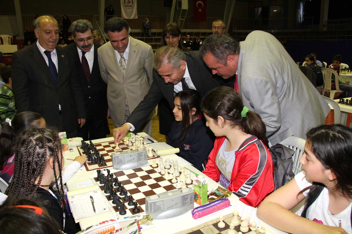 23 Nisan 6. Geleneksel Satranç Turnuvası Başladı