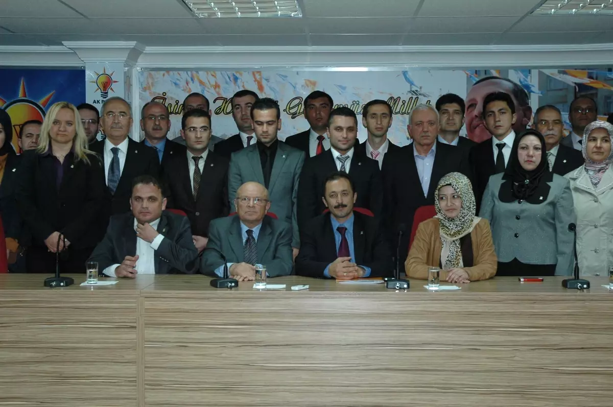 AK Parti Karaman Yeni İl Yönetimi Basına Tanıtıldı