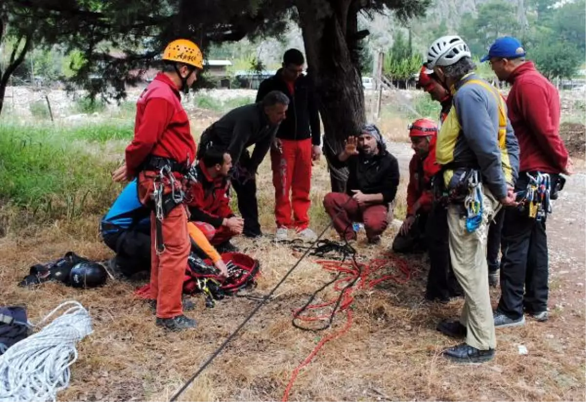 Akut\'un 90 Gönüllüsü, Olimpos\'ta Arama Kurtarma Eğitimi Alıyor