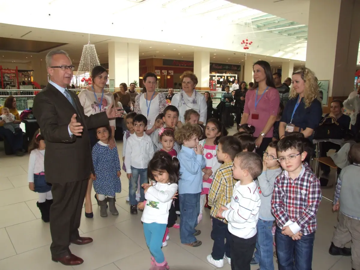 Ana Okulu Öğrencilerinin Resim Sergisini Belediye Başkanı Sedat Pekel Açtı