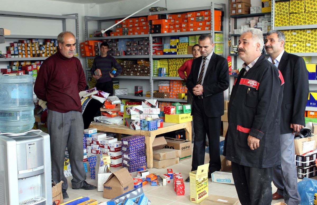 Başkan Çatan Sanayi Sitesi Esnafını Gezdi