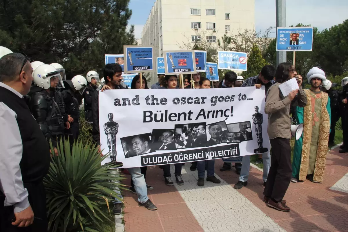 Bülent Arınç\'a Uludağ Üniversitesi\'nde Protesto