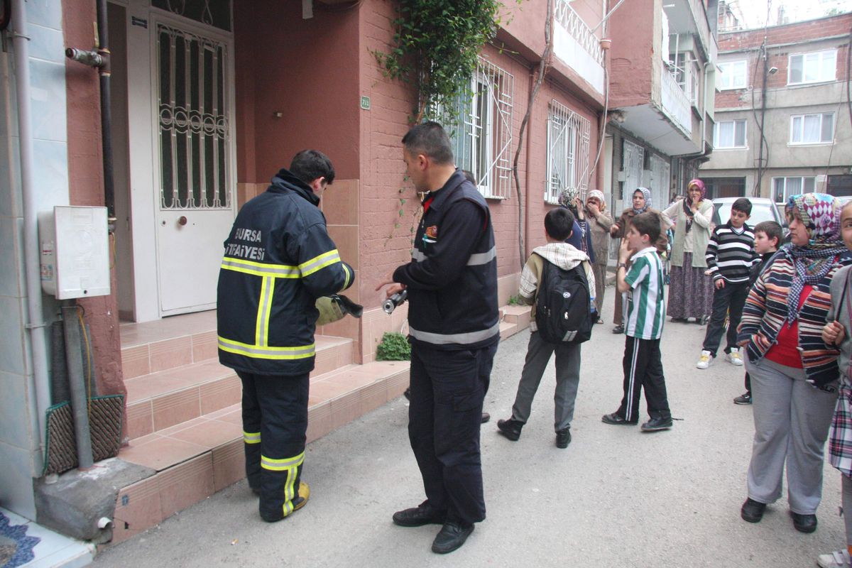 Elektrik Kontağından Çıkan Yangın Korkuttu