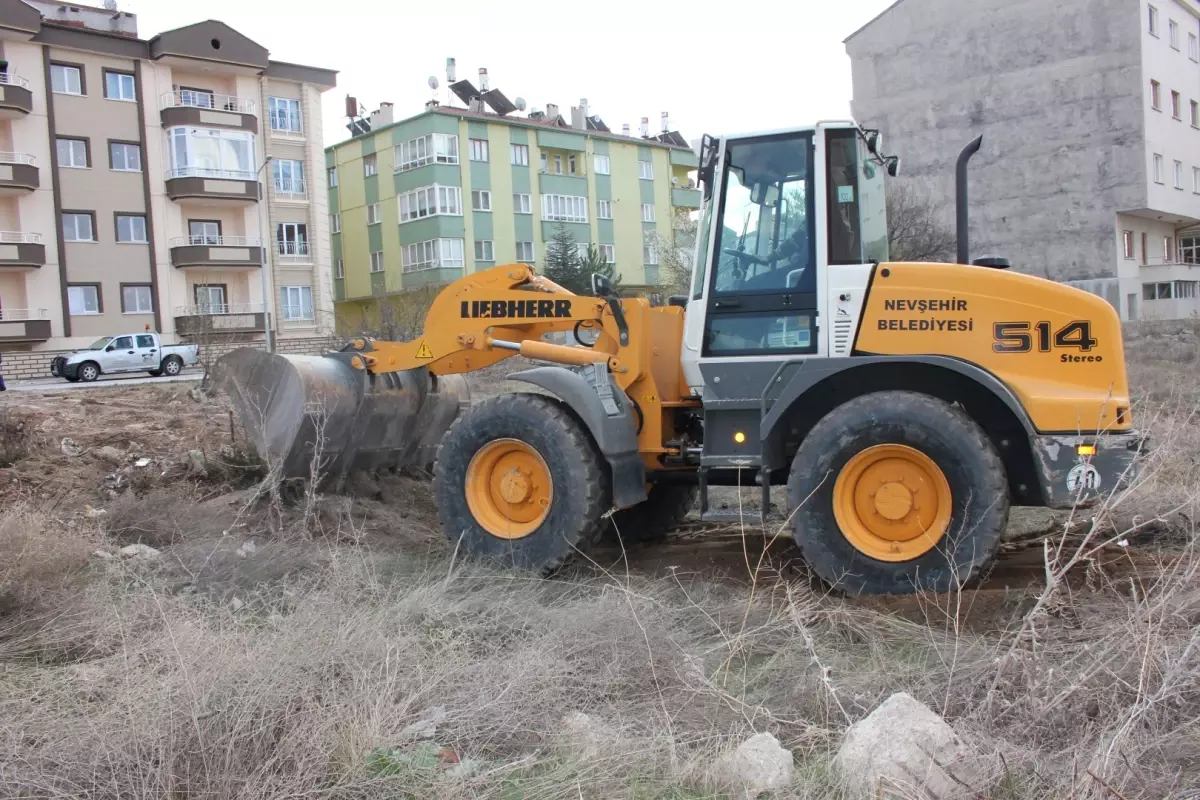 Enkaz Yığınları Temizleniyor