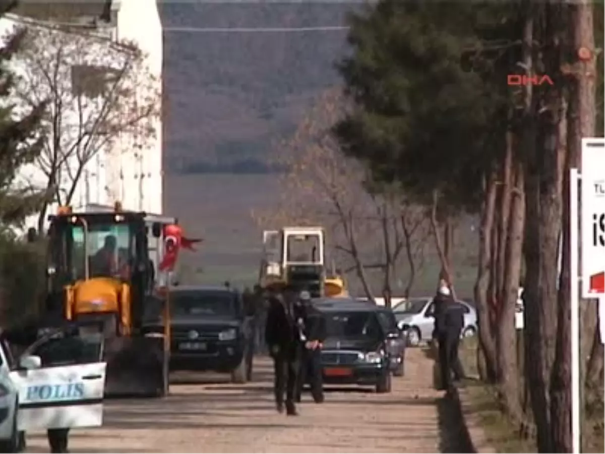 Gaziantep Valisi Erdal Ata ve Türk Kızılayı Genel Başkanı Lütfi Akar Çadır Kampı Ziyaret Etti