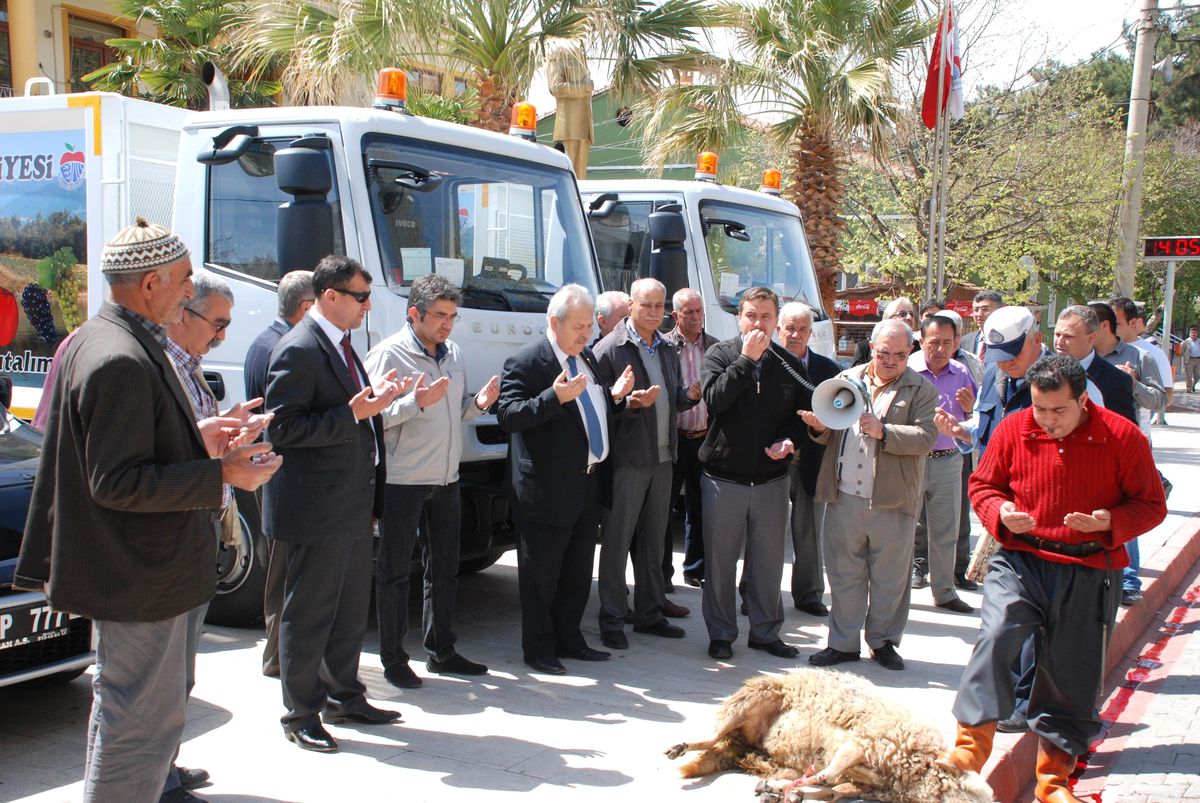 Hizmet Araçları İçin Kurban Kesildi