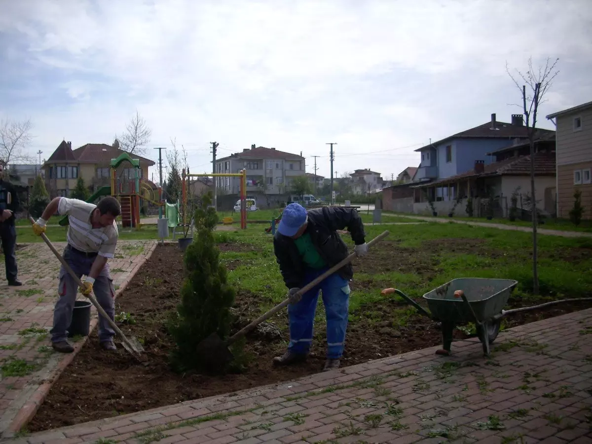 Konak Parkı\'na Bahar Bakımı