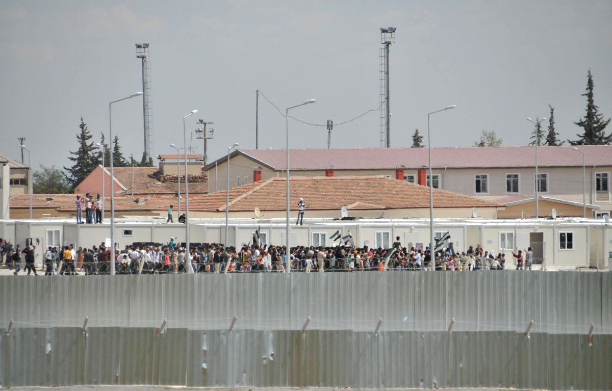 Konteynır Kentte Cuma Namazı Sonrası Beşşar Esad Proteste Edildi