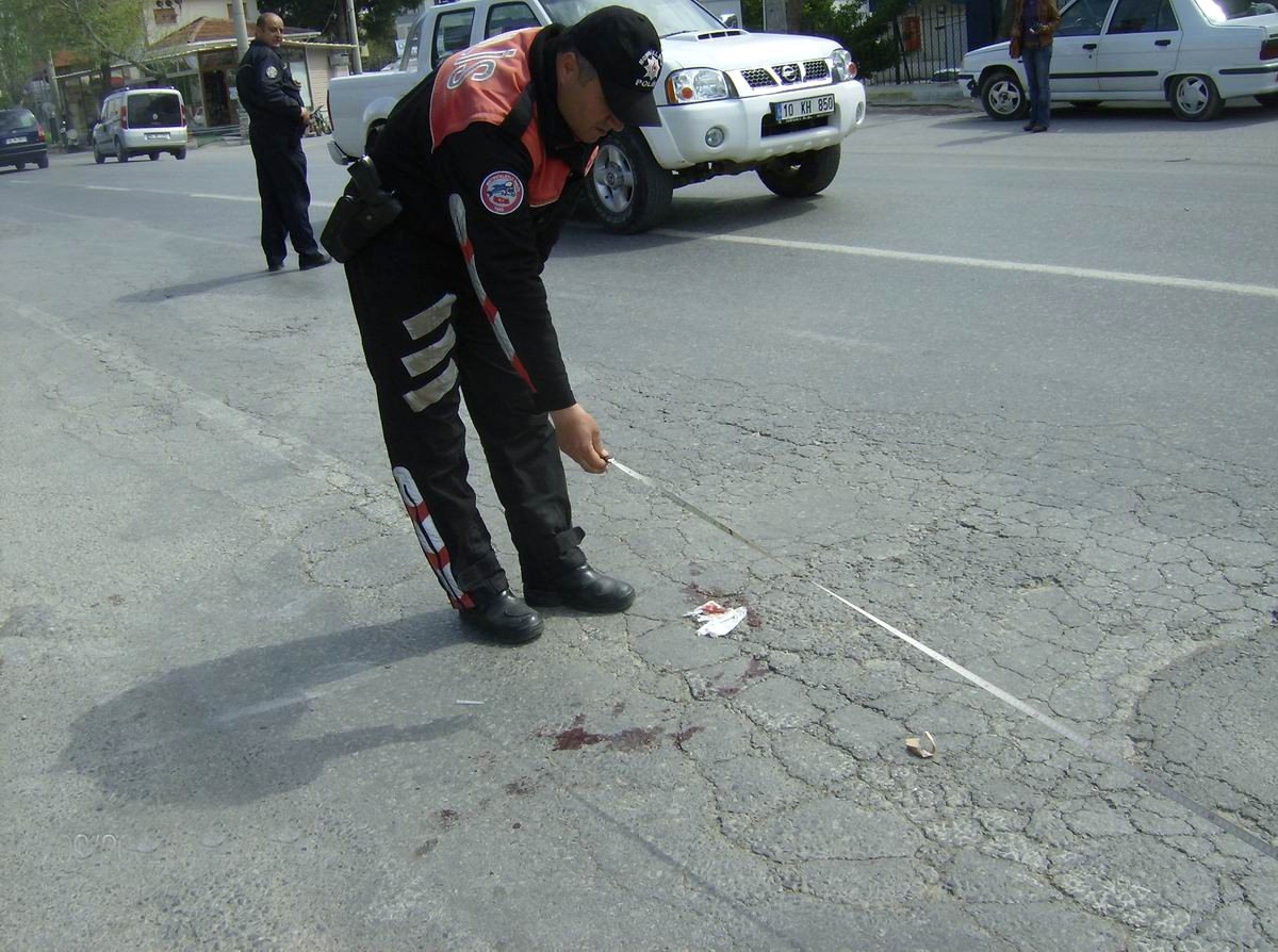 Motosiklet Araçla Çarpıştı: 1 Ağır Yaralı