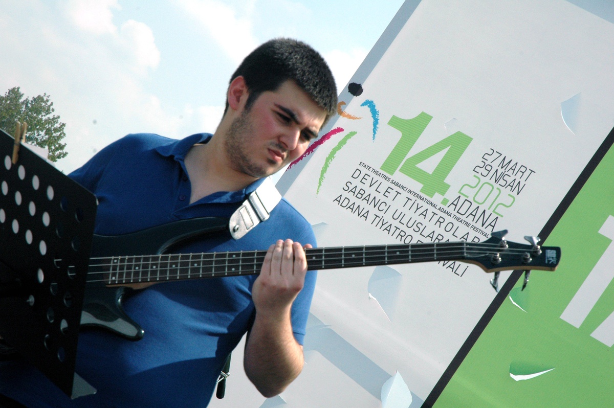 Öğrencilerden Tiyatro Festivali Kapsamında Rock Konseri